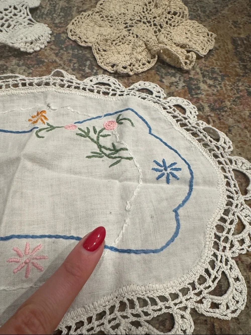 Set of 4 Vintage Lace Crochet Dollies, White / Cream / Tan, Floral Pattern